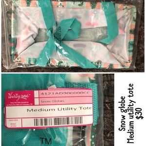 Snow Globe medium utility tote NWT